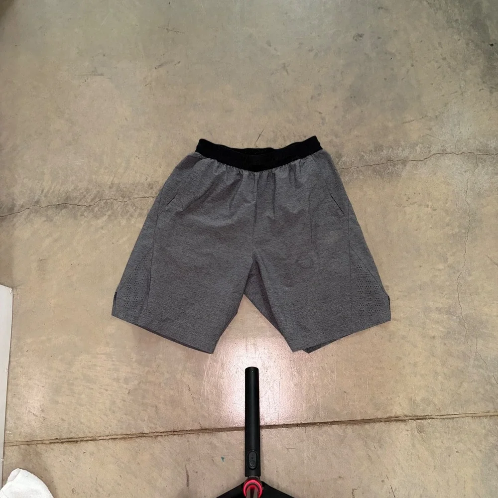 Adidas Athletic Shorts Mens Size M Grey Excellent Laser Cut Breathable Training - Picture 1 of 6